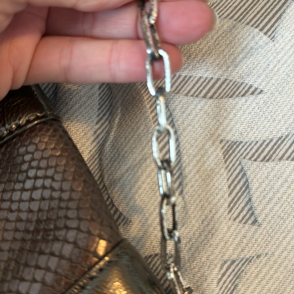 Brighton embossed shoulder bag - Picture 8 of 9